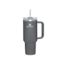 Vasos Térmicos Stanley Quencher 1.18 lts  Vaso Térmico Quencher 1.18 lts - Color Gris Oscuro - incluye 2 tapas